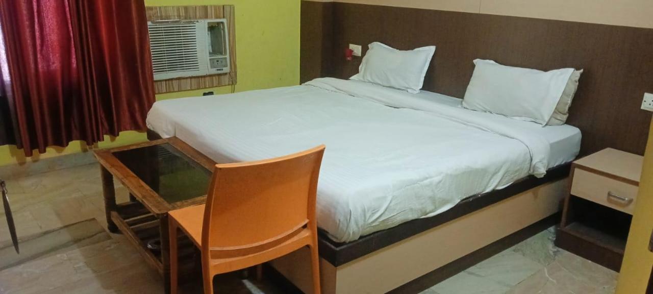 Hotel Crystal Inn ลัคเนา ภายนอก รูปภาพ